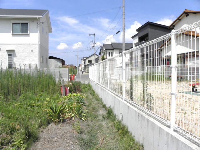 ほとんど線路跡が分からない田井ノ瀬方向。