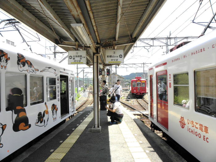 島式の伊太祁曽（いだきそ）駅ホーム。