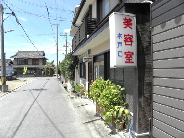 駅の外は静かな村