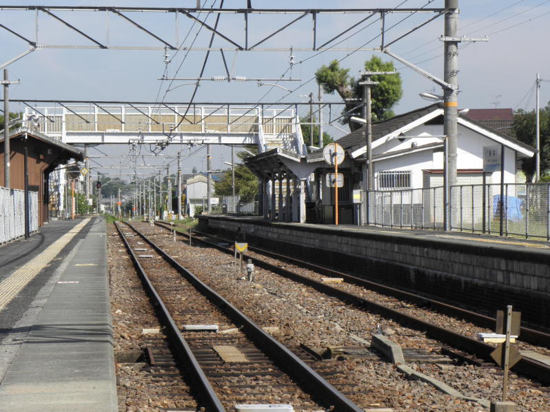 柳本駅の桜井よりから天理方向を見たところ