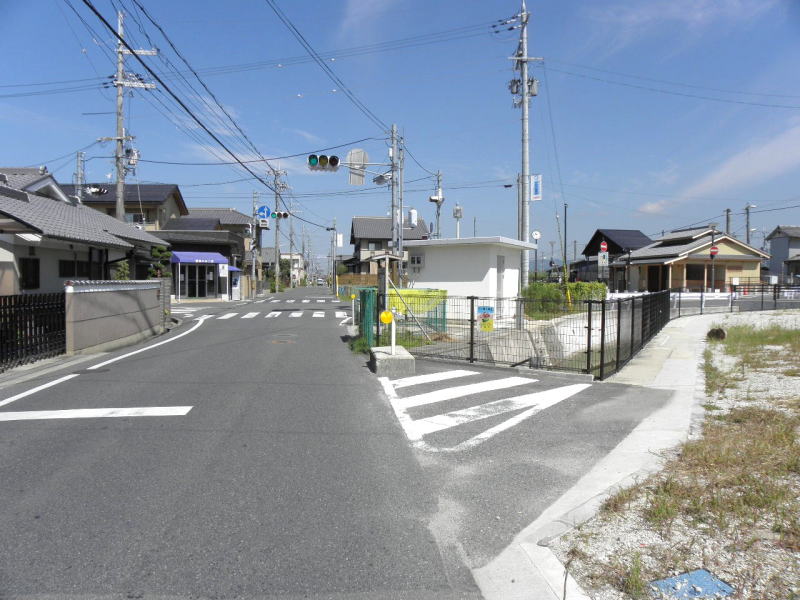 右手の方に見えてきた長柄駅