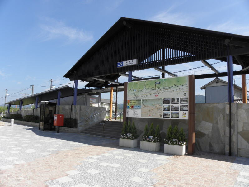 きれいに生まれ変わっている長柄駅。