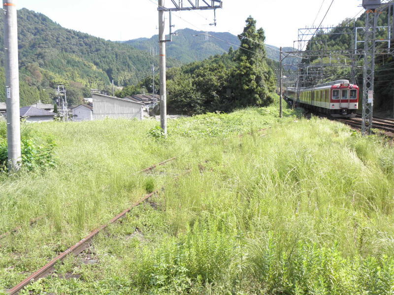 本線に合流して行く引き込み線