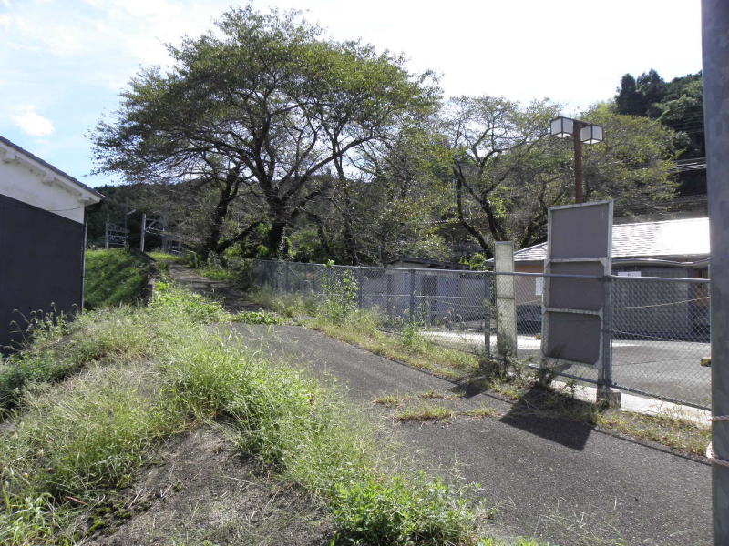 駅前に出て来た団体用通路