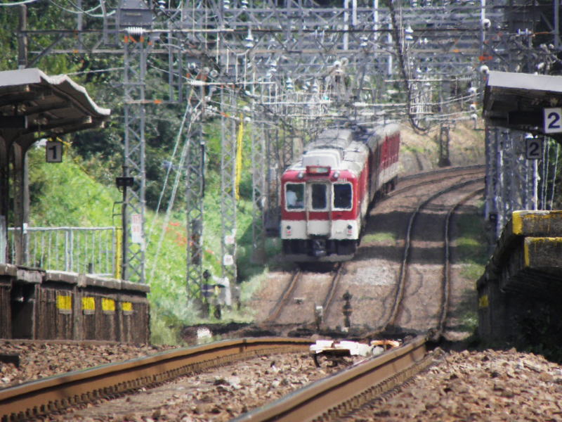 牡丹や紅葉の観光シーズン以外は普通しか止まらない長谷寺駅　榛原方向へ登って行く急行