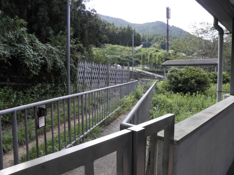 大阪方面ホームにもある団体用出口