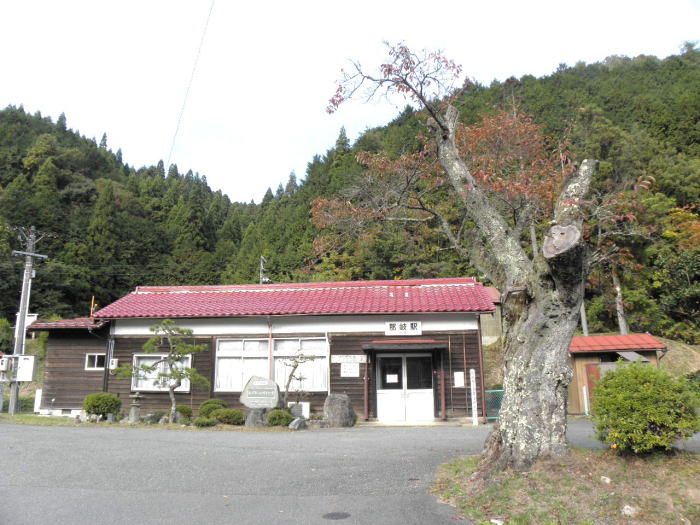 那岐駅の駅前広場