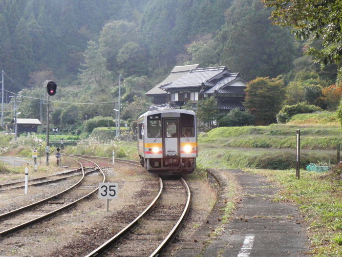 やって来た帰りの智頭行きのキハ１２０