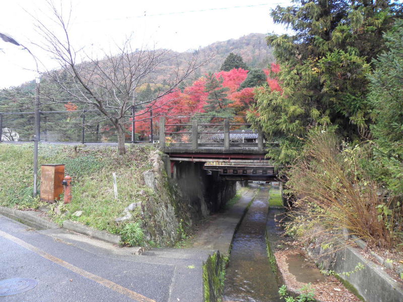 竹田駅をくぐる低いガード
