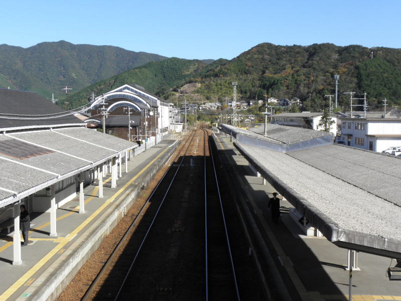 紀伊長島駅から東の方、松坂方面を見る。