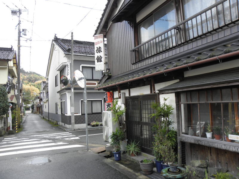 竹田駅前にある古い旅館