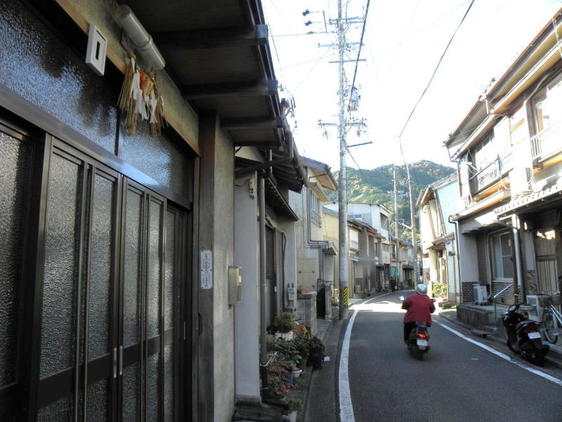 いつもしめ縄が飾られている