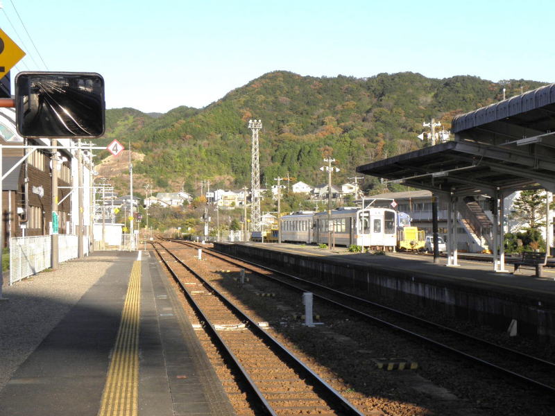 紀伊長島駅にたたずむキハ１１