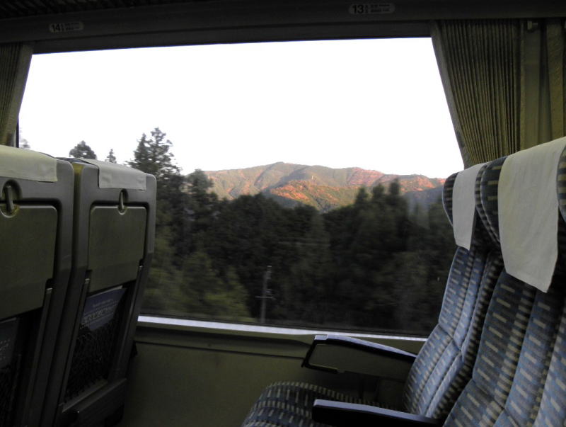 特急南紀の車内から。滝原付近で見えた紅葉の山