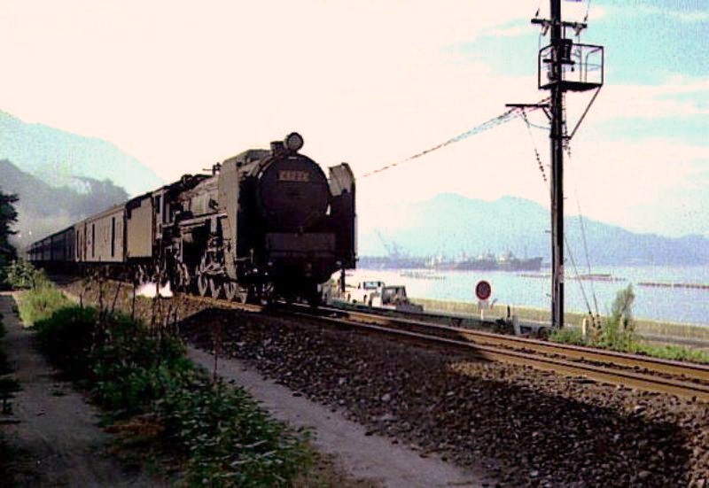 Ｃ６２２３が牽く朝の広島行き列車